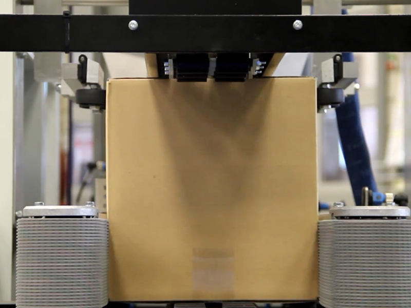 UG环球视讯分享自动封箱机的利用特点是什么